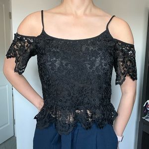 ZARA (EUC)✨BLACK LACE COLD SHOULDER CROP TOP